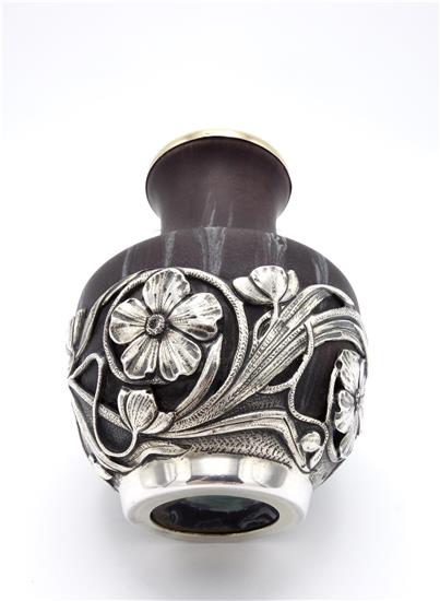 Vase mit Silbermontierung