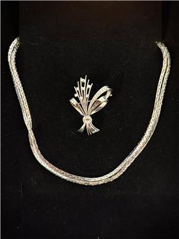 Kette und Brosche