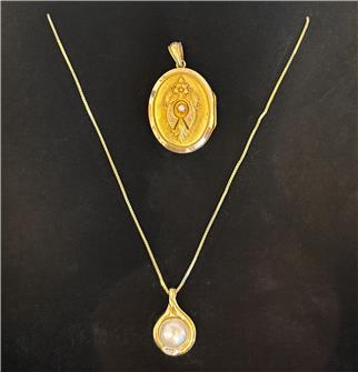 Goldcollier und Goldmedaillon